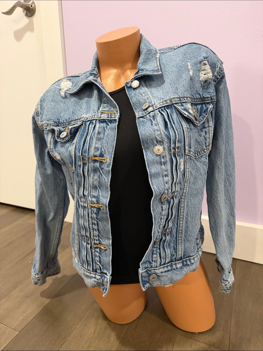 Old Navy Light Blue Distressed Denim Jacket - Women's
